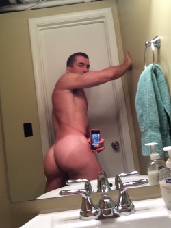 instaguys:  Guys with iPhones Source: gwip.me     That ass tho