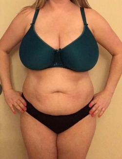 justbigasstitties:  45 years old. 32H/J. Damn! Milf with some