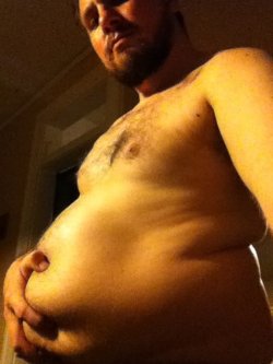 mynameusedtobewi1l:  Just got back from jog with dog#belly #pride(from