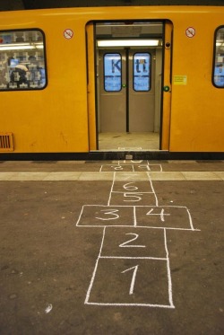 Keeping the morning commute interesting (rogue street art in Germany)