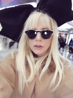 ladyxgaga:  @ladygaga: airport peekaboo