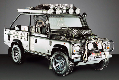 carsthatnevermadeitetc:  Land Rover Defender TD5 110 “Tomb