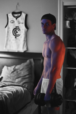 sixpackde:  https://www.tumblr.com/blog/sixpackde