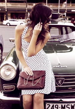 luxury-car-divas:  Girl in carGirls and cars Twitter