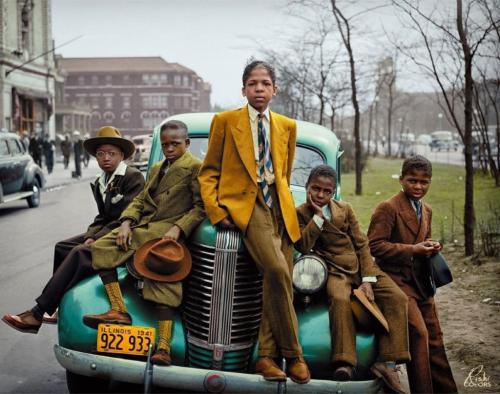 blondebrainpower:  Kids hanging out on Easter morning South Side,