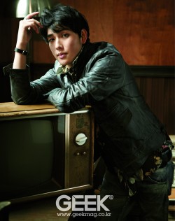 fyeahkoreanphotoshoots:  Siwan (ZE:A) - Geek Magazine March Issue