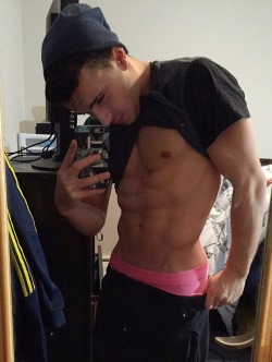 gymnastkid589:  Just call me the selfie king 