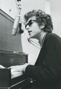 babeimgonnaleaveu:  Bob Dylan during the recording of Highway