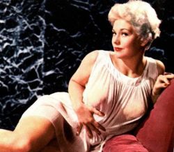 FLASHBACK FRIDAY: Kim Novak Show me ‘dem retro titty bags