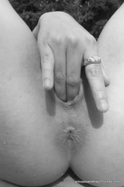 amateur-butthole:  princessandthep11.tumblr.com 