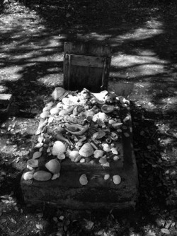 Old Burying Ground Cemetery, Beaufort, NC - dates back to 1711,