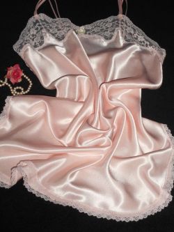 acuriousidea:Vintage Victoria’s Secret Nightgown