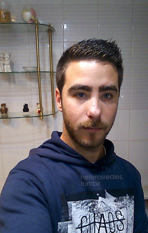 heterosreales:  Carlos, español de 25 años con novia. Hermoso. Encuentra mas heteros calientes en: www.heterosreales.tumblr.com 