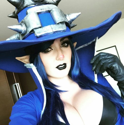 Sexy cosplay. Deep cleavage