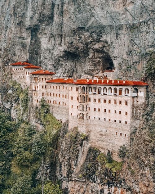 utwo:  SUMELA MONASTERY TurkeySumela is 1600 year old ancient