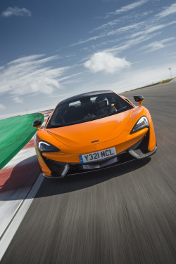 itcars:  570S Coupé: The First New McLaren Sports Series Model