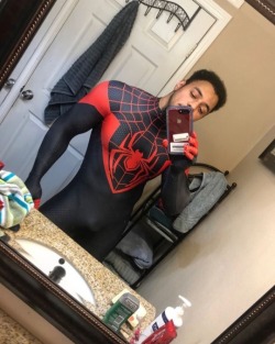 gaycomicgeek:  http://gaycomicgeek.com/spider-man-sexy-male-appreciation-post-just-in-general-nsfw/My