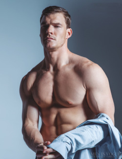 meninvogue:  Alan Ritchson