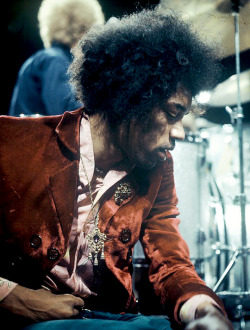 babeimgonnaleaveu:    Jimi Hendrix before his performance on