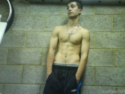 scallysulust:  Fit Chav with a great Six Pack