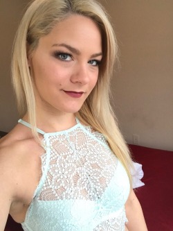 meatgod:  nuffsed69:  Beautiful Blonde 😊  Absolutely beautiful,