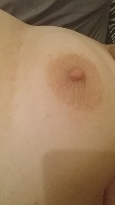 schoolgirlbbw:  Some upside down nipple shots !! 😄  (schoolgirlbbw.tumblr.com)