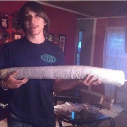 weedporndaily:  2 lb joint #bigjoint #creativerolling #worldrecord