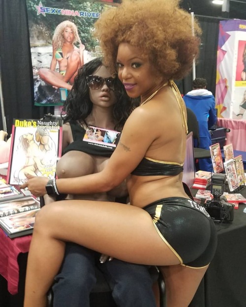 @marieluvsback having fun here at exxxotica nj