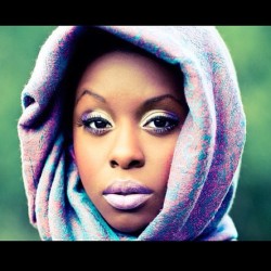 luvyourmane:  Stunning!! 💋 @fashionably_l8 #luvyourmane #blackgirlsrock