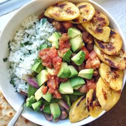 jessicasodenkamp:Cilantro-lime rice on top of romaine, topped