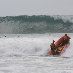 surfysurfy:  #oceans11 #slsnz #massive #surf #surfing #npob #pretty