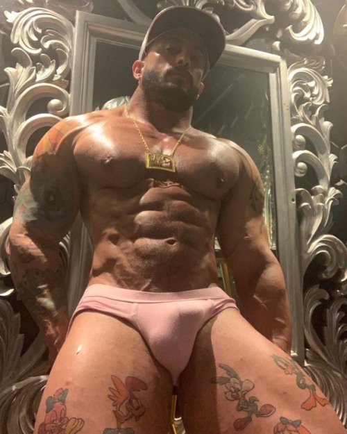 hifrommike:  Needs a tongue lashing. 