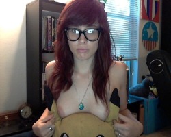 amateurspectacle:  allnaturalll:  Gamer Chick  <3