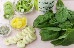 foodffs:  Kiwi-Spinach Smoothie PopsReally nice recipes. Every