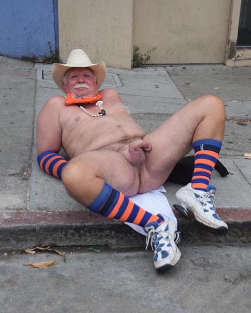 Mr Smiles naked at Folsom Street Fair spreading his legs for everyone’s enjoyment.