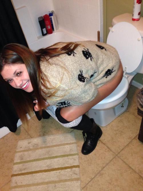 1nobodyknowsme1:  dimitrivegas:  Pooping      (via TumbleOn)