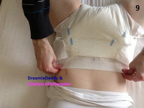 dreamiedaddy:  How to Put on a Diaper I have made this post due to not only receiving an anon question a bit back asking if I knew of a good tutorial for putting a diaper on, but also because I see a huge demand in all the new people in the age play commu