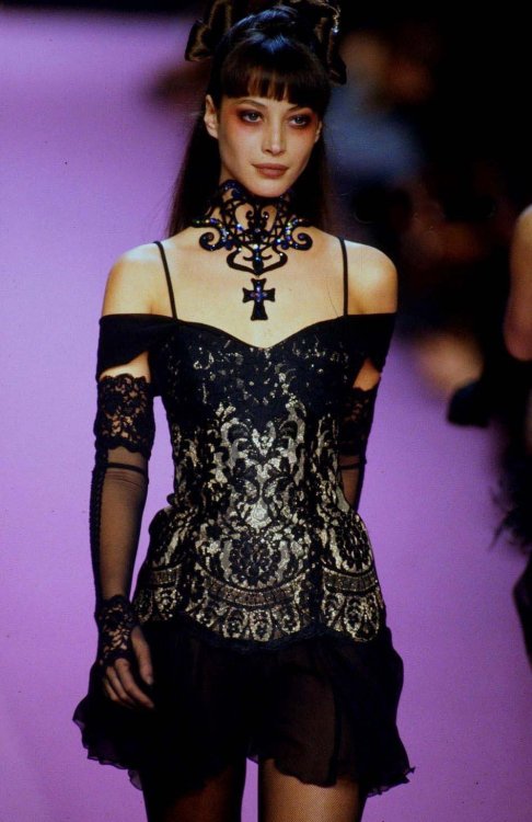 a-state-of-bliss:  Christy Turlington @ Christian Lacroix Fall/Wint