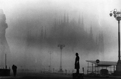 evilbuildingsblog:Milan Cathedral shrouded in fog