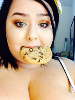 bbwsweetadeline:coookiiiiiiieeeeeeeeessssss