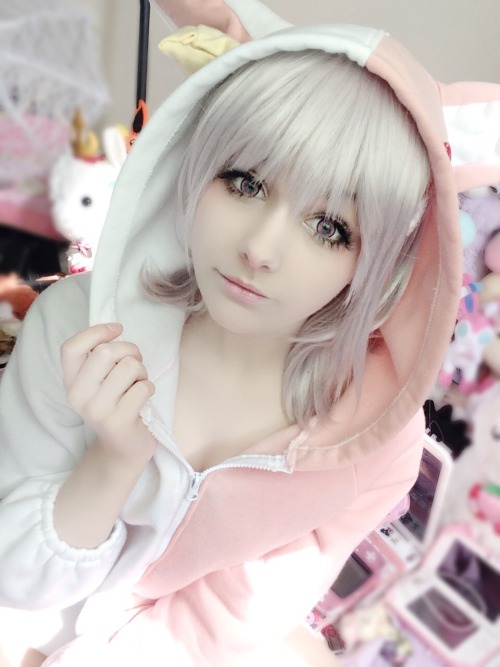 eikkibunny: â€œHm, how should I put it? I like it, but gaming is my life. Or maybe life is just a game?â€ Chiaki Nanami costest~ wig and lenses from uniqso! Use my code â€œeikkibunnyâ€ for a discount ! Review soon~ 