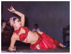 An older Nejla Ates performs her famous bellydance routine on