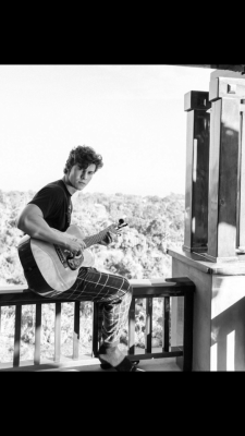 famous-socks:  Shawn Mendes