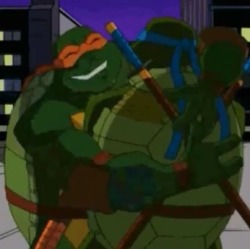 centerfudge:  // leonardo and michaelangelo hugging appreciation