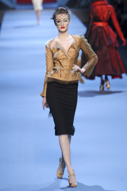 sirensongfashion:  Dior Haute Couture Spring 2011 