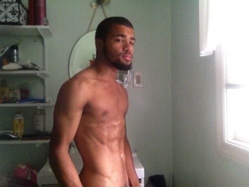 nudeselfshots-blackmen.tumblr.com/post/108215313237/