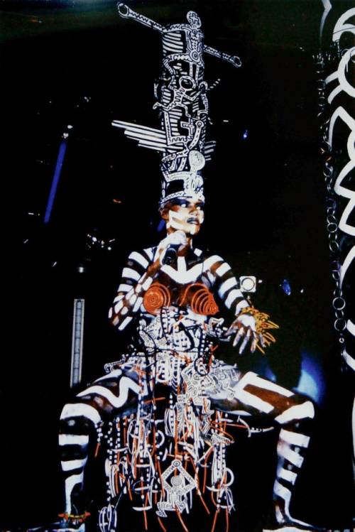 blondebrainpower:  Grace Jones painted by Keith Haring and wearing