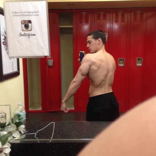 situationir:  #lats #triceps #small #selfie #gym #ILift #beach #love #lightweight #baby #instagram