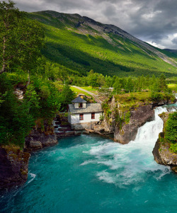 tinyhousedarling:  caitlingillam:  Cottage in Norway. {on 500px}