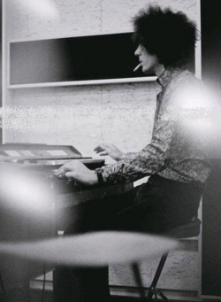 sirpeter64:  Rare one of the late Syd Barrett. 